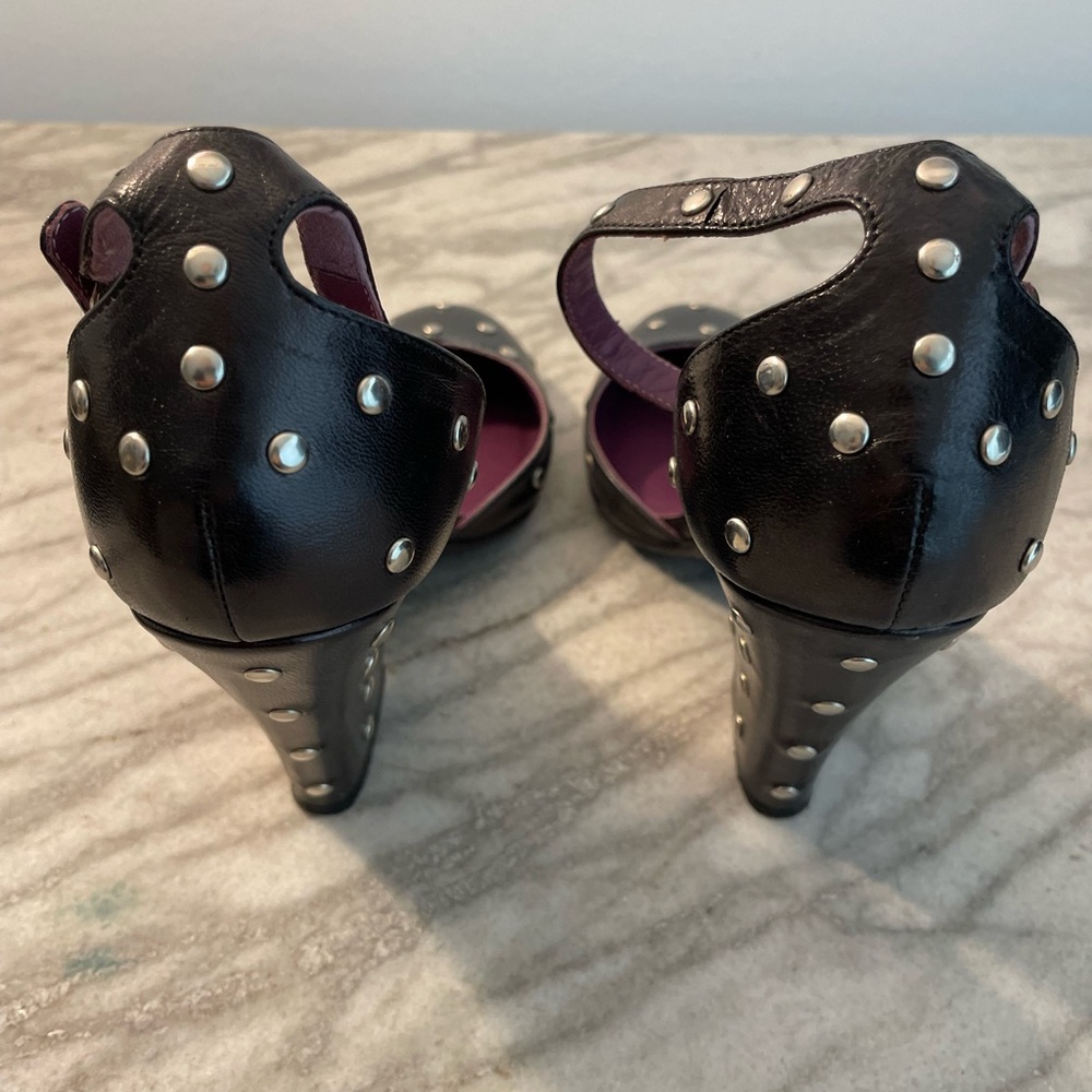 Marc Jacobs studded leather high heel wedge style ankle strap pumps size 7.5 - Picture 2 of 10